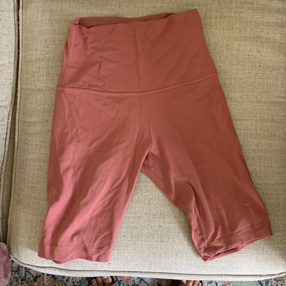 Wunder Train High-Rise Short 8"